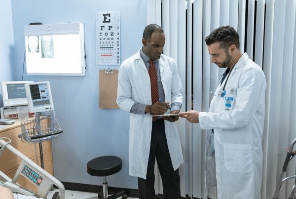 Uluslararası hasta ve klinik danışmanı dijital iletişim kurma